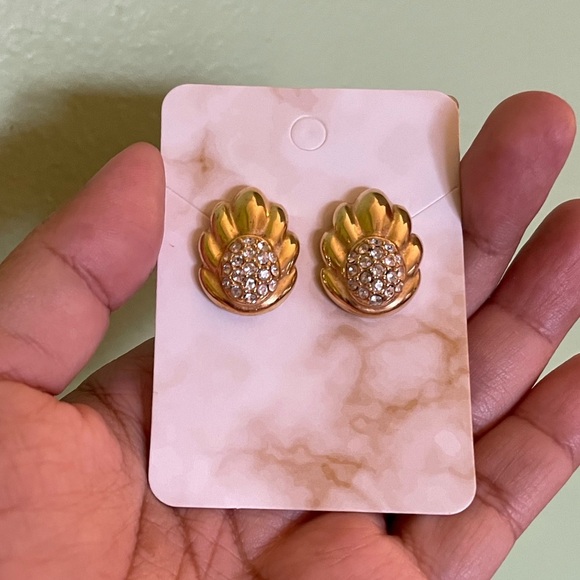 Gold brooch and earrings bundle - Picture 3 of 13